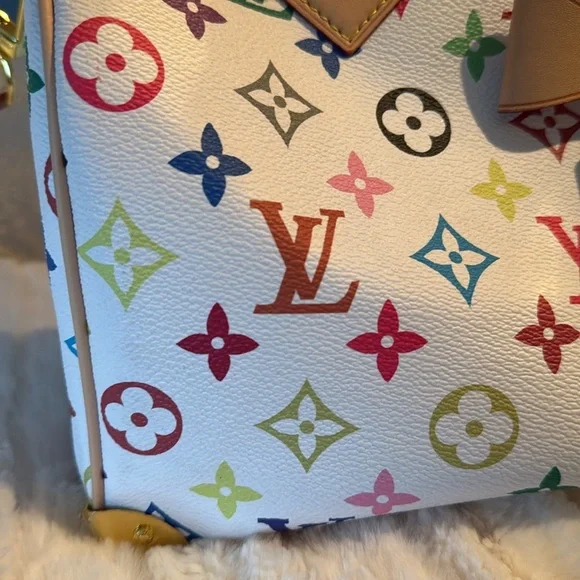 Copy Louis Vuitton bag. Stunning, sold out everywhere - Picture 3 of 5